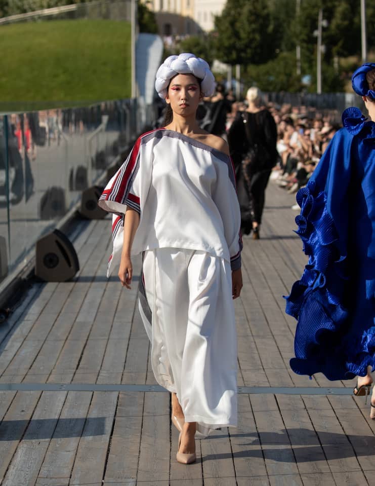 Yayo Box top with Culottes Silk and Asooke pant set (White)